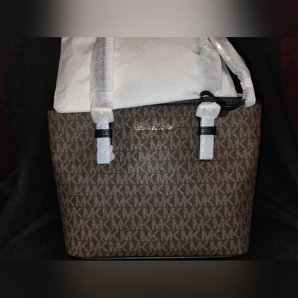 New w/ tags Michael Kors small jet set - Picture 2 of 3